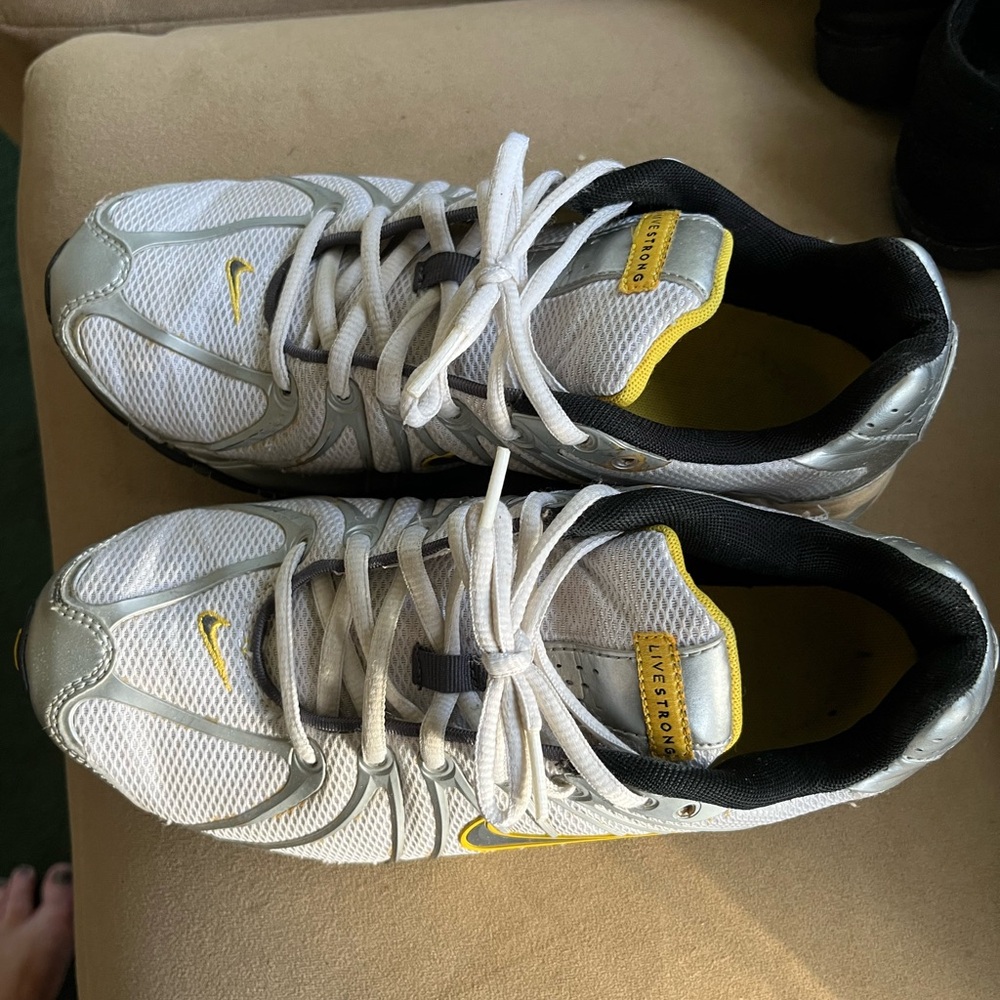 Nikes 8.5